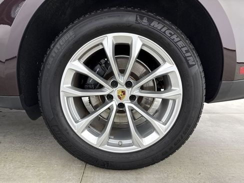 Certified 2025 Porsche Macan AWD/4WD image 14