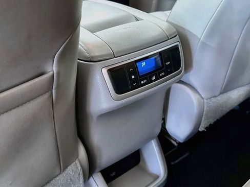 Used 2016 Toyota Highlander XLE AWD/4WD image 26