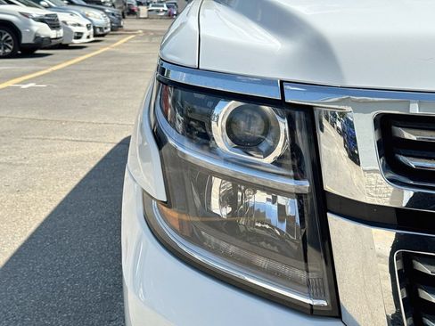 Used 2017 Chevrolet Suburban Premier RWD image 38