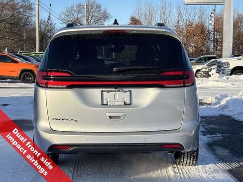 New 2026 Chrysler Pacifica Select w/ S Appearance Package image 39