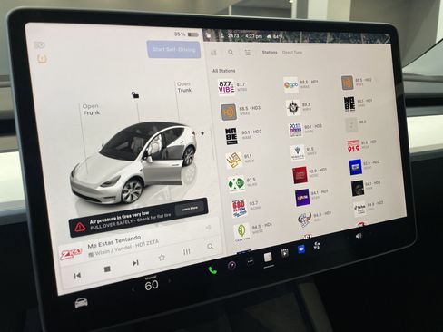 Used 2023 Tesla Model Y Long Range AWD/4WD image 25