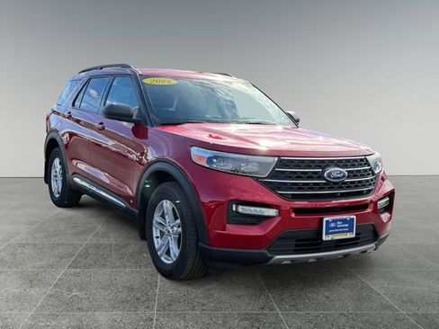 Certified 2022 Ford Explorer XLT w/ Equipment Group 202A image 7