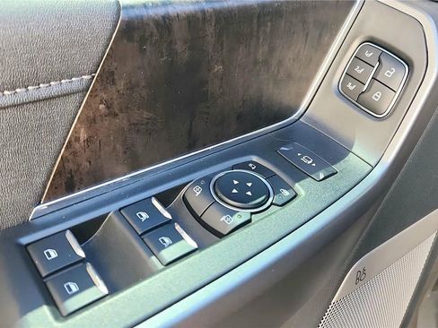 Used 2025 Ford F350 Lariat w/ Lariat Ultimate Package AWD/4WD image 17