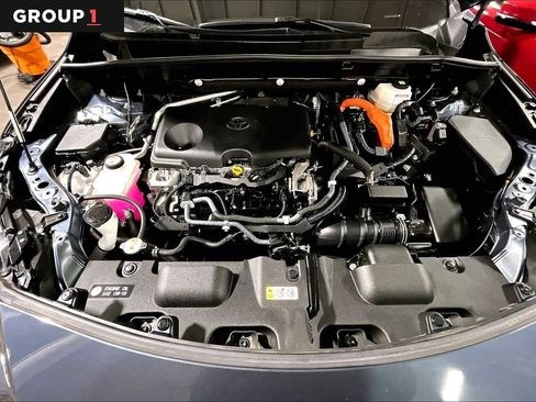 Certified 2021 Toyota Venza LE image 31