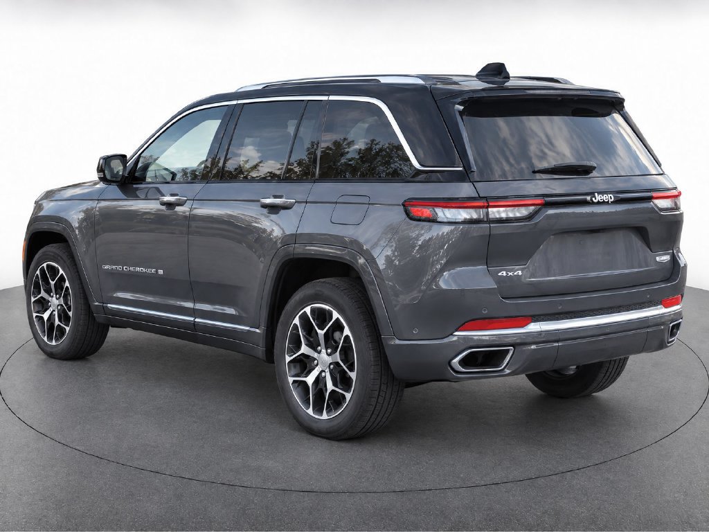 Used 2023 Jeep Grand Cherokee Summit AWD/4WD image 3
