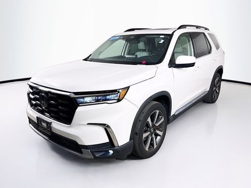 Used 2023 Honda Pilot Elite image 4