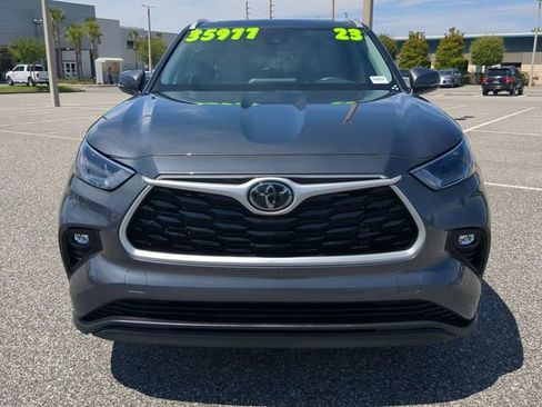 Used 2023 Toyota Highlander FWD image 9