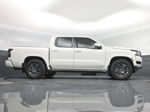 Used 2026 Nissan Frontier SV w/ SV Convenience Package RWD image 16