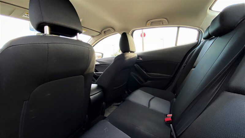 Used 2017 MAZDA MAZDA3 Sport FWD image 8