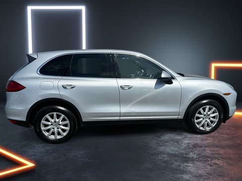 Used 2014 Porsche Cayenne w/ Comfort Lighting Package image 7