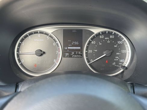 Used 2022 Nissan Kicks S FWD image 18