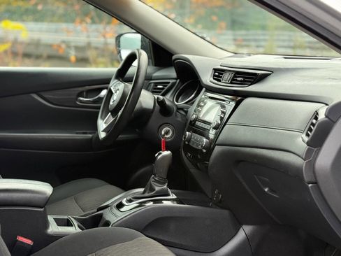 Used 2017 Nissan Rogue S w/ S Appearance Package image 4