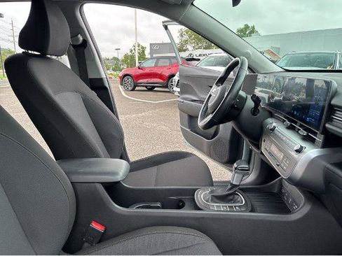 Used 2024 Hyundai Kona SEL AWD/4WD image 32