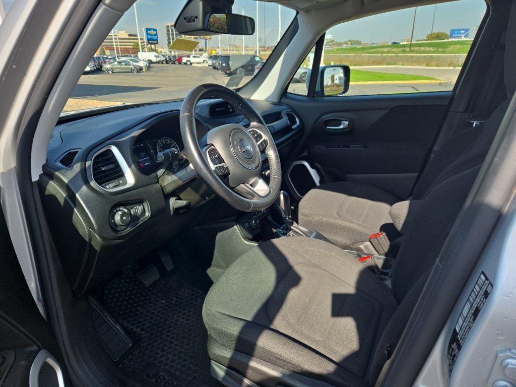 Used 2020 Jeep Renegade Latitude w/ Cold Weather Group AWD/4WD image 12