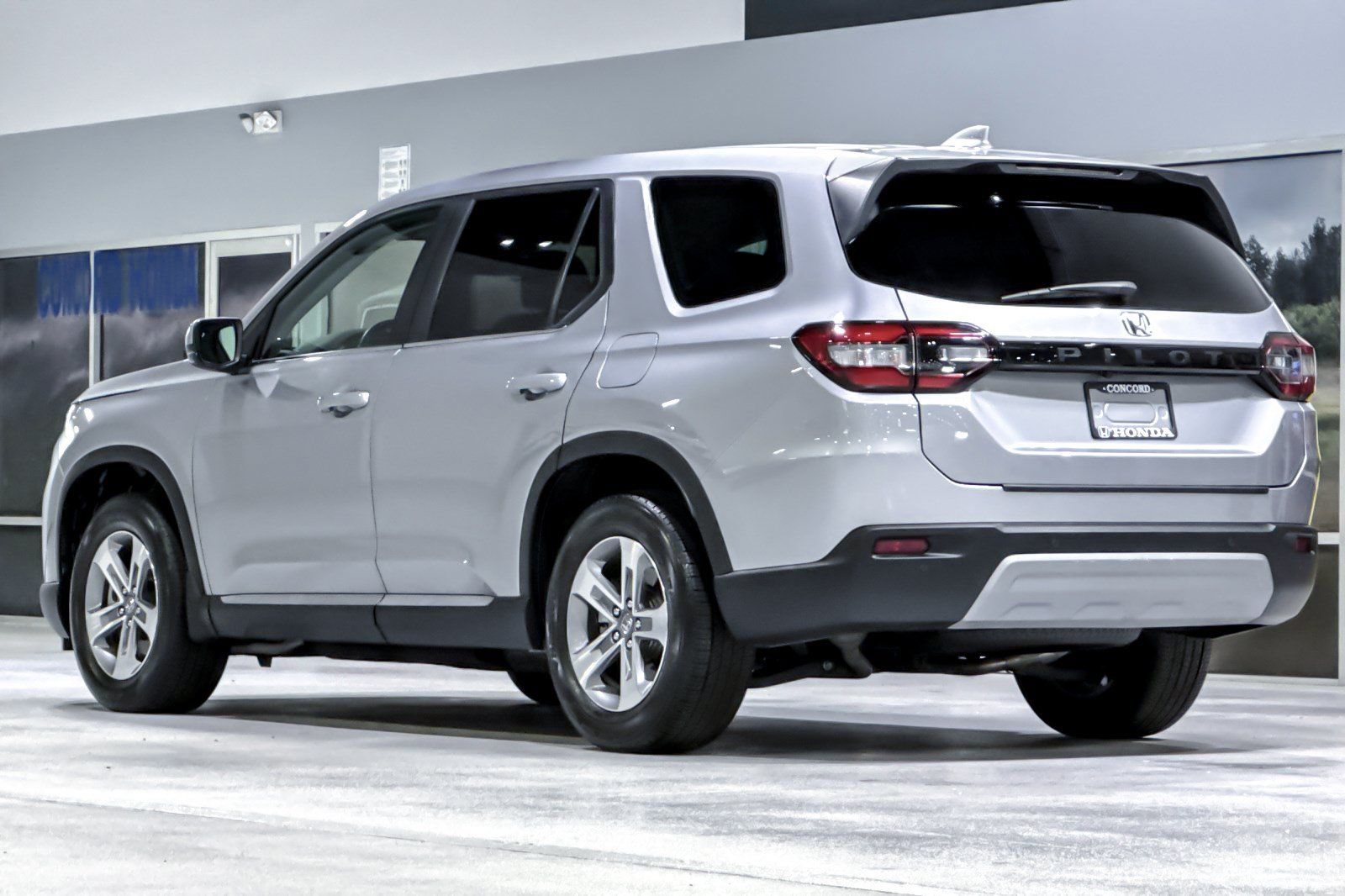 Used 2025 Honda Pilot EX-L image 3