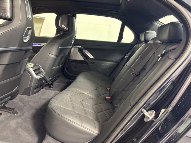 Used 2025 BMW 760i xDrive AWD/4WD image 19
