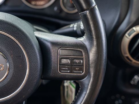 Used 2017 Jeep Wrangler Unlimited Sahara image 29