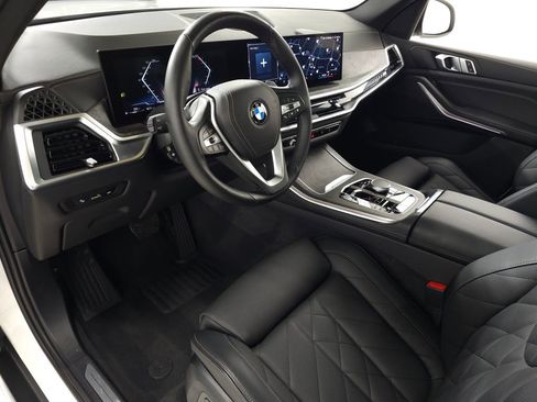 Used 2025 BMW X5 xDrive40i w/ Parking Assistance Package AWD/4WD image 16