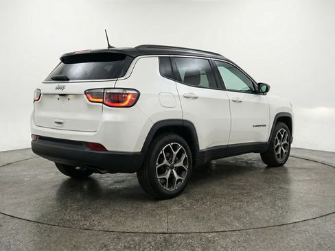 Used 2025 Jeep Compass Limited image 9