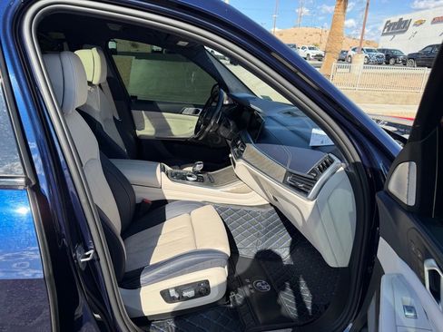 Used 2021 BMW X7 M50i w/ Dynamic Handling Package AWD/4WD image 16
