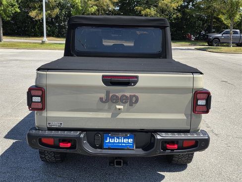 Used 2020 Jeep Gladiator Rubicon image 3