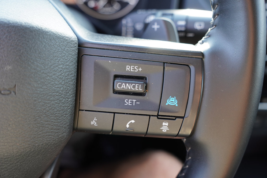 Used 2025 Nissan Rogue SV AWD/4WD image 30