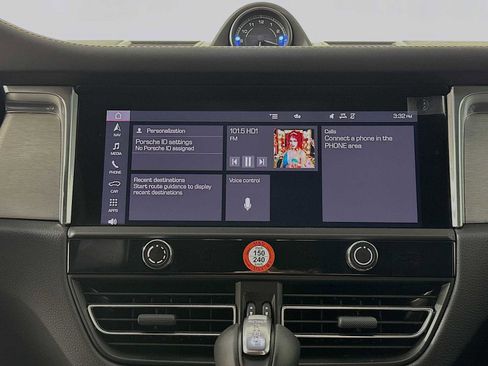 Certified 2026 Porsche Macan image 17