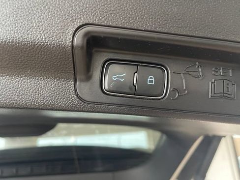 Used 2020 Ford Explorer XLT w/ Equipment Group 202A AWD/4WD image 16