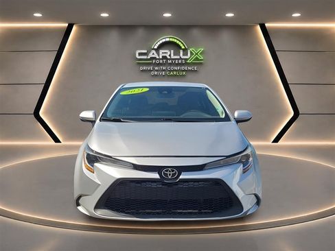 Used 2021 Toyota Corolla LE FWD image 2