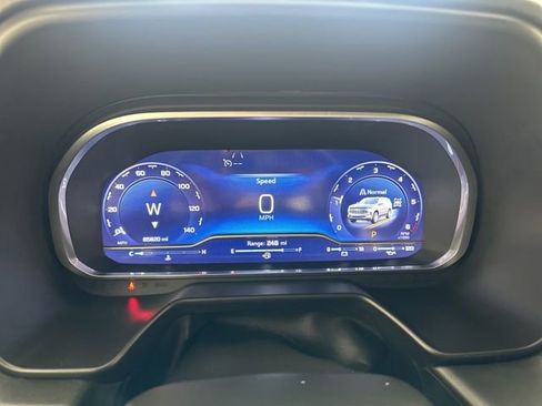 Used 2023 Chevrolet Suburban Premier image 26