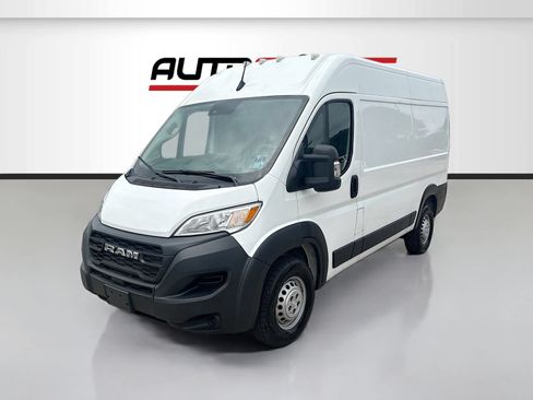 Used 2024 RAM ProMaster 2500 w/ Upfitter's Prep Package FWD image 3