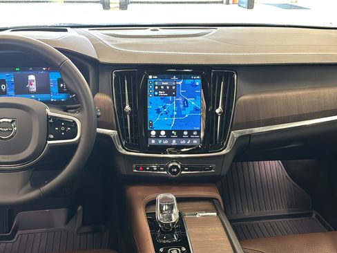 Used 2025 Volvo V90 B6 Cross Country Ultra w/ Protection Package Premier AWD/4WD image 11
