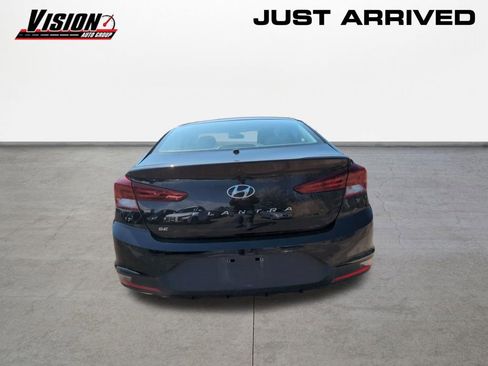Used 2019 Hyundai Elantra SE w/ Winter Weather Package image 6