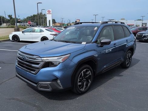 Used 2025 Subaru Forester Limited w/ Popular Package #2 AWD/4WD image 3