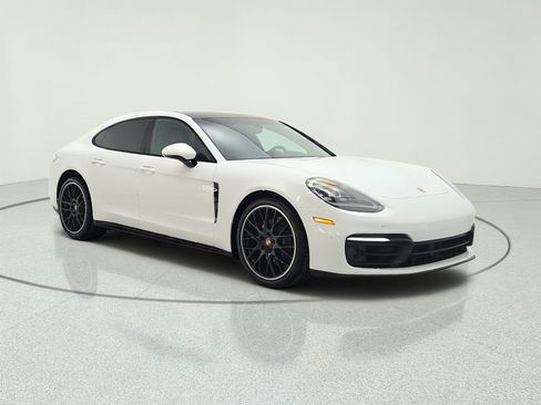 Used 2023 Porsche Panamera image 3