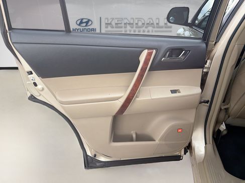 Used 2013 Toyota Highlander Limited image 24