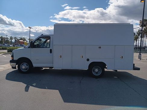 Used 2019 Chevrolet Express 3500 w/ Power Convenience Package image 5