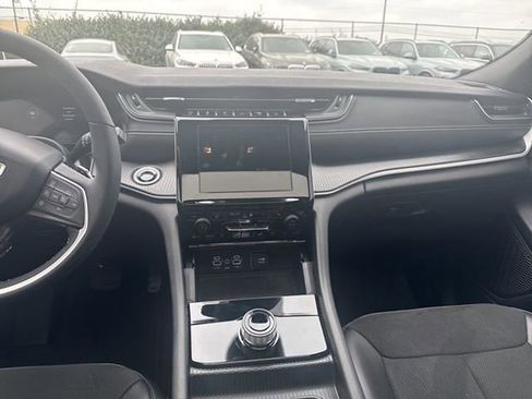 Used 2024 Jeep Grand Cherokee L Altitude image 19