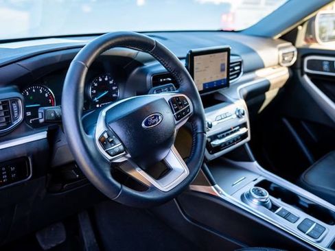 Used 2023 Ford Explorer XLT w/ Equipment Group 202A image 29