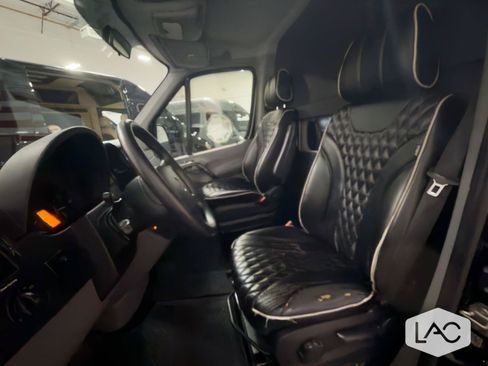 Used 2018 Mercedes-Benz Sprinter 2500 image 26
