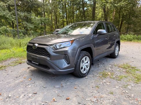 Used 2022 Toyota RAV4 LE AWD/4WD image 1