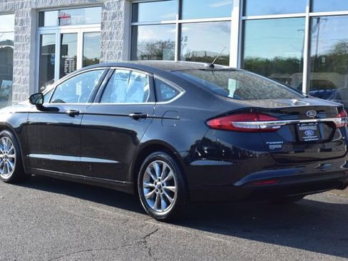 Used 2017 Ford Fusion SE w/ Fusion SE Technology Package FWD image 7