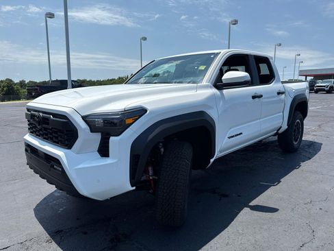 Used 2026 Toyota Tacoma TRD Off-Road w/ TRD Off Road Upgrade Package AWD/4WD image 4