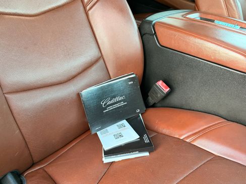 Used 2015 Cadillac Escalade ESV Luxury image 32