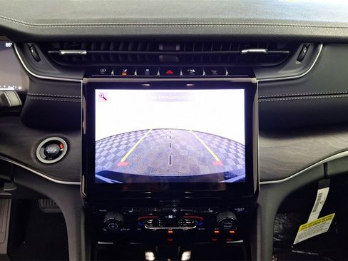 New 2025 Jeep Grand Cherokee Limited w/ Black Appearance Package image 21