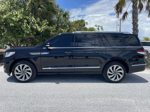 Used 2022 Lincoln Navigator L Reserve RWD image 3