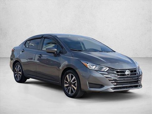 Used 2023 Nissan Versa SV image 3