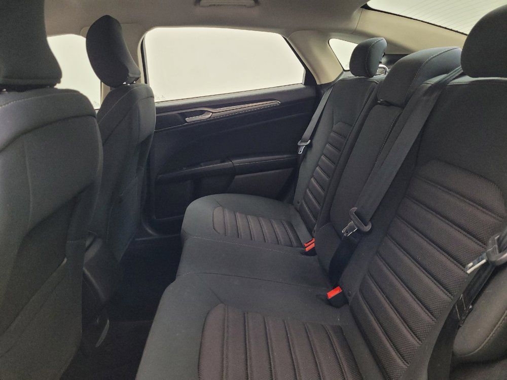 Used 2018 Ford Fusion SE FWD image 18