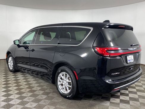 Used 2025 Chrysler Pacifica Select FWD image 4