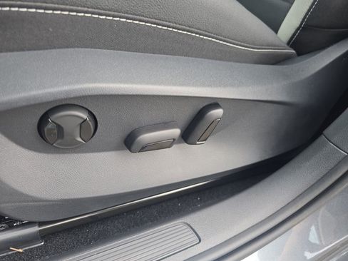 New 2025 Volkswagen Taos SEL image 4